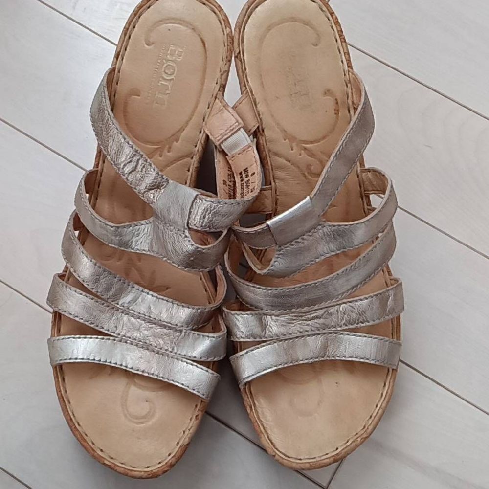 Born Women's Metallic Gold Leather Slip-On Cork Heel Wedge Sandals Size 8